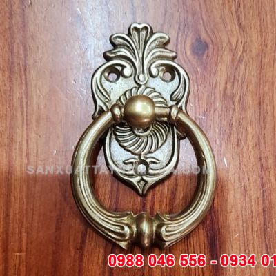 Tay nắm cửa cổng hình sư tử