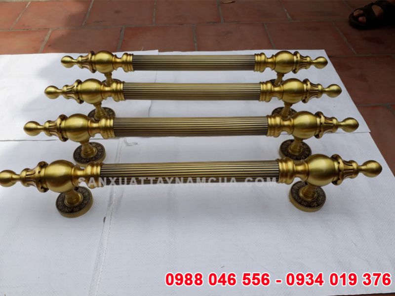 Tay nắm sảnh