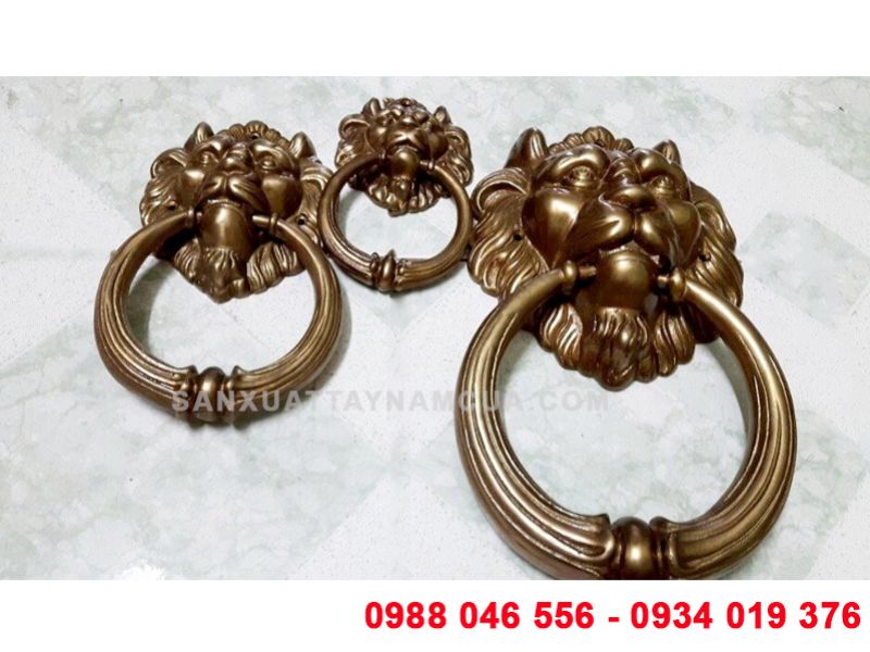 Tay nắm cửa cổng hình sư tử