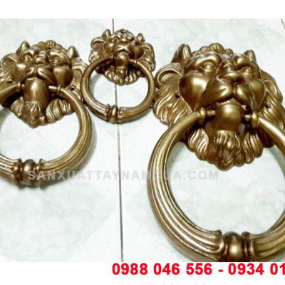 Tay nắm cửa cổng hình sư tử