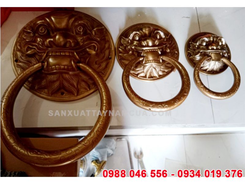 Tay nắm cửa cổng hình sư tử