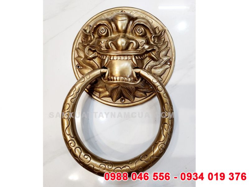 Tay nắm cửa cổng hình sư tử