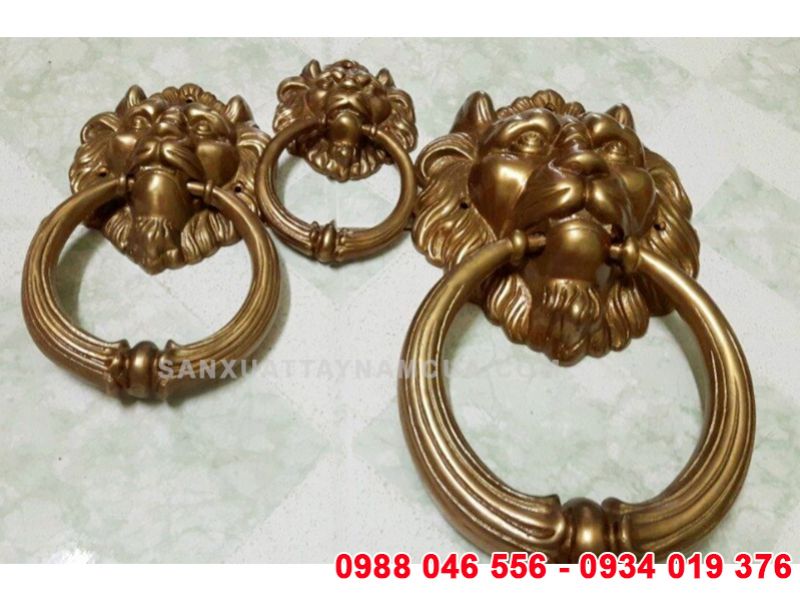 Tay nắm cửa cổng hình sư tử
