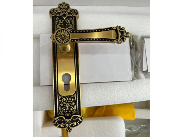 LÝ DO KHOÁ CỬA ĐỒNG THAU ĐƯỢC ƯU TIÊN LỰA CHỌN CHO CỬA GỖ