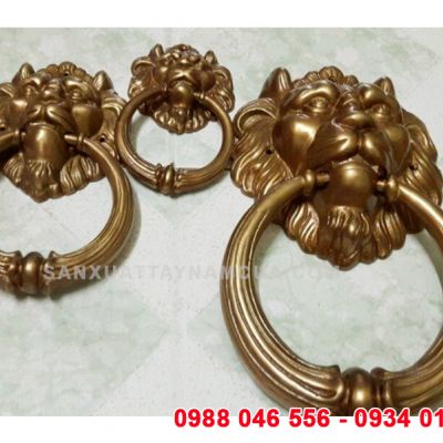 Tay nắm cửa cổng hình sư tử