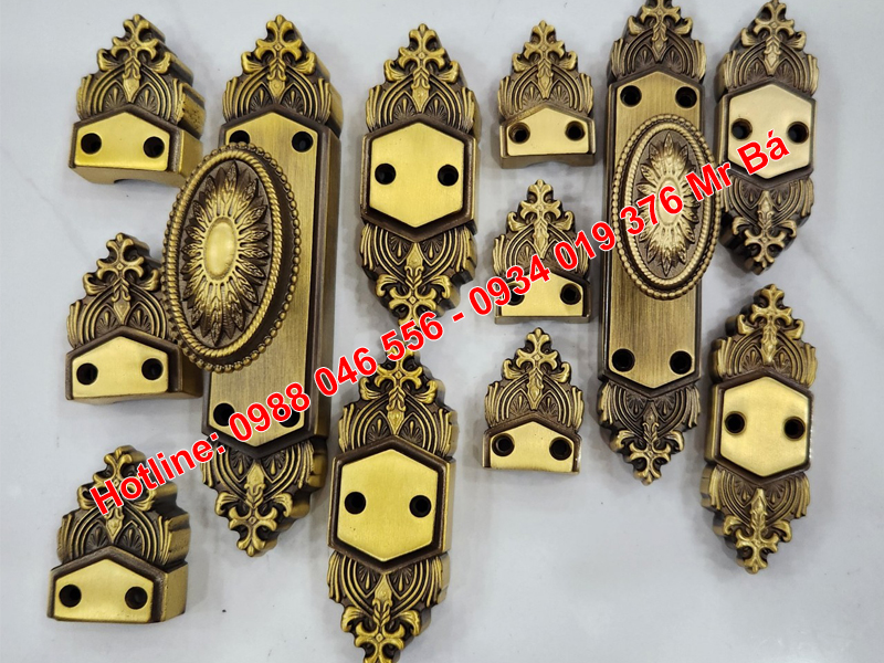 CHỐT CỬA SONG HỒNG HOA VĂN
